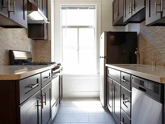 4th image of 2363 Van Ness Ave APT 301