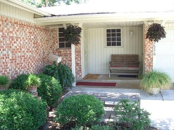 3rd image of 2826 Mark Twain Dr