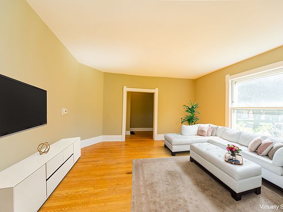 3rd image of 1818 Ashland Ave APT 1