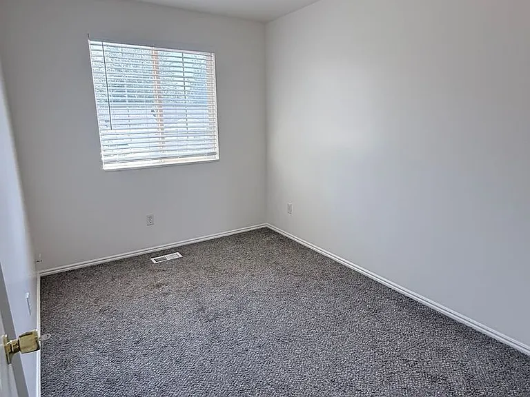 975 E 170 N — Photo 20