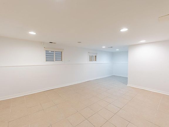 4th image of 5320 W Winnemac Ave #G