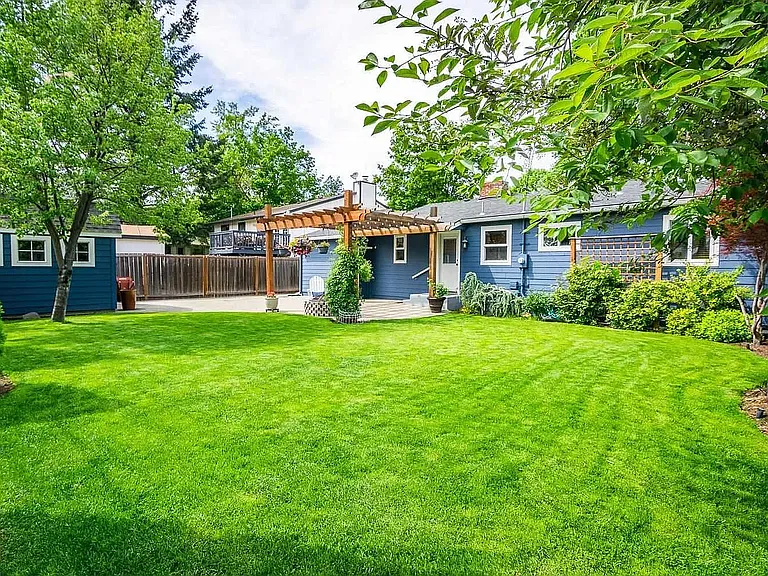 1202 E 36th Ave — Photo 18