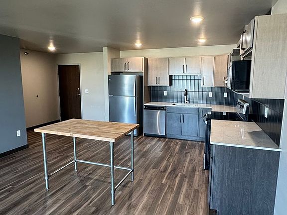5th image of 220 E Greenfield Ln Unit B-405