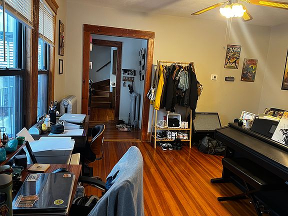 4th image of 125 Huckins Ave