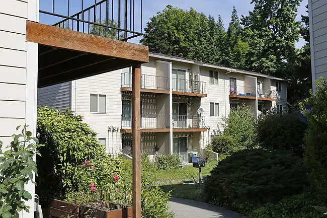 Charbern Apartments — Photo 59