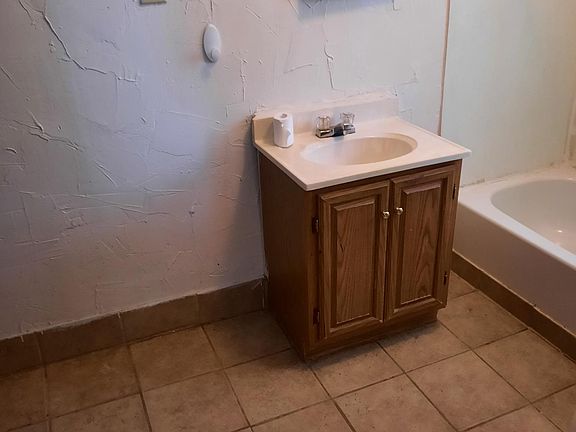 2nd image of 629 Kling St APT 2