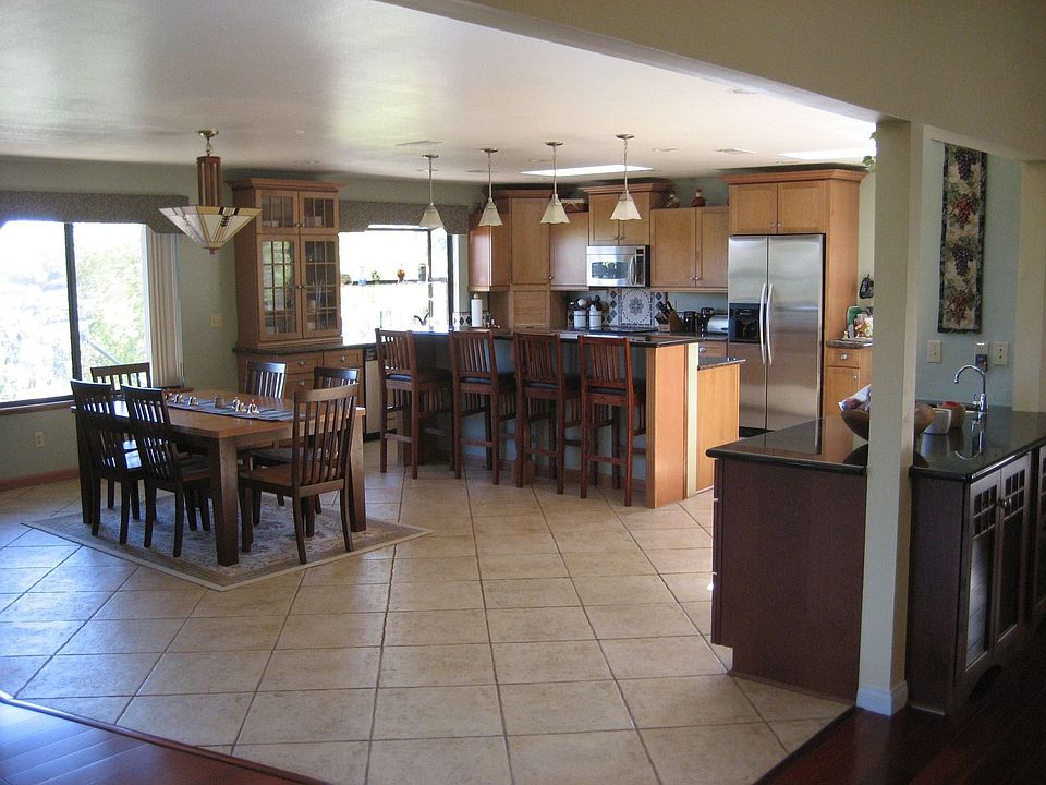 2nd image of 596 La Cresta Blvd