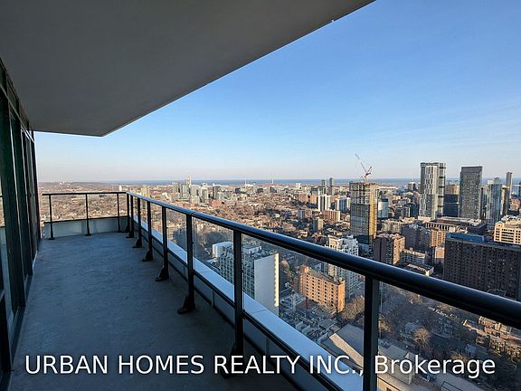 2nd image of 85 Wood St Penthouse 16
