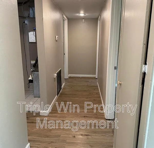 865 Robinwood Dr — Photo 10