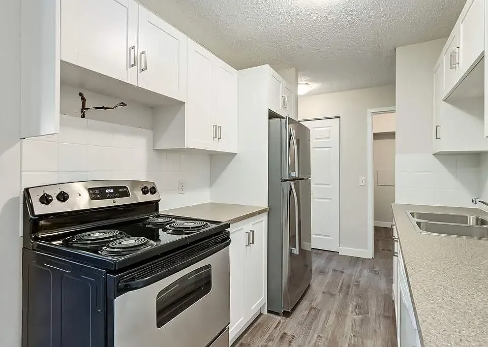 604 8th St W