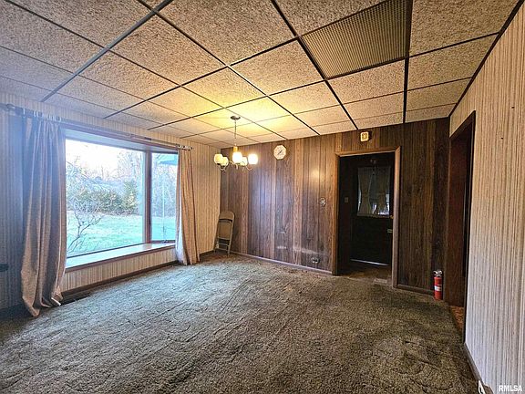 5th image of 907 Barham Ave