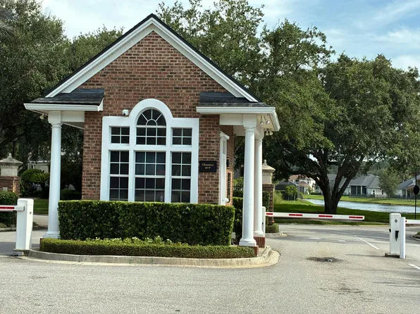 7763 Royal Crest Dr, Jacksonville, FL 32256