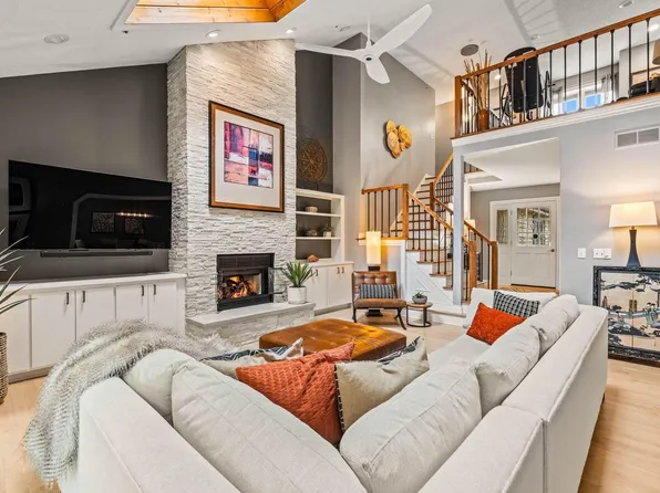 18650 St Andrew LANE #B, Brookfield, WI 53045