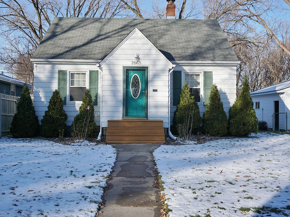 FRONT OF HOUSE