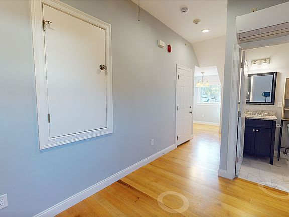 4th image of 38 Berkeley St #7