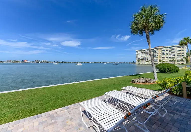 4550 Cove Cir #704 — Photo 15