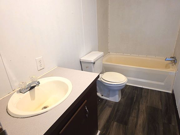 5th image of 2241 Turnberry Rd