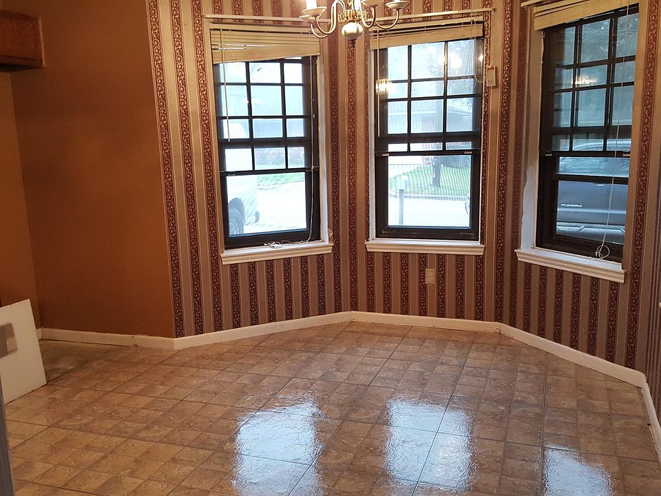 2nd image of 106 Lockett St