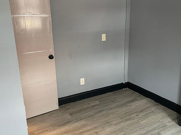 3rd image of 1302 W Wishart St #1