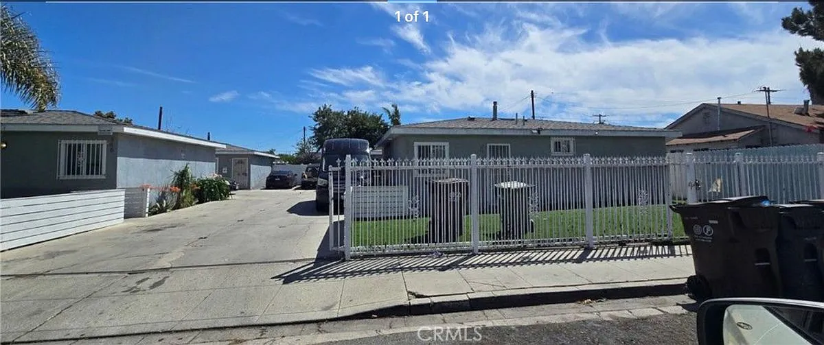 2 bed, 1.0 bath, 940 sqft, $2,500 — Photo 1