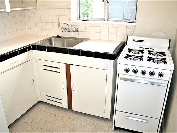 5th image of 1001 N Logan St #639ee2215