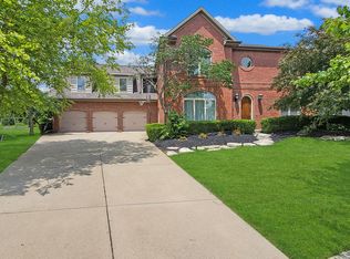 16 Mackenzie Ct, Bloomington, IL