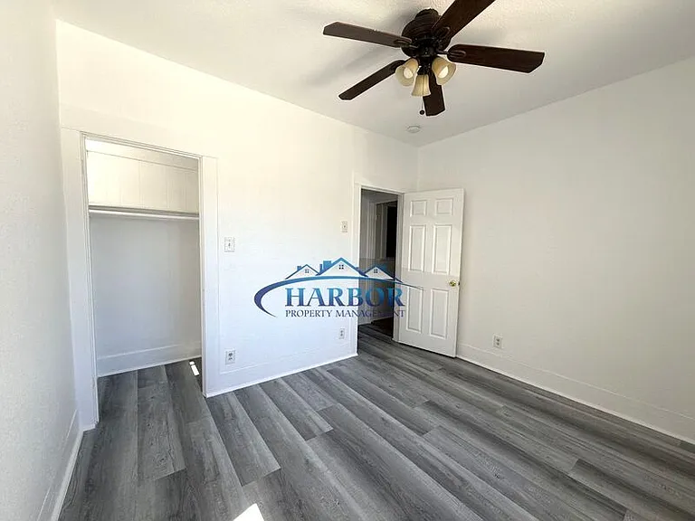645 W 15th St — Photo 12