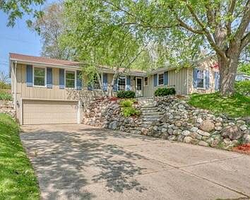 1st image of 814 N 18th Ave