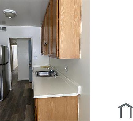 1st image of 1127 Oakmont Dr #4
