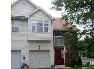 810 Lily Ln, Ewing, NJ 08638