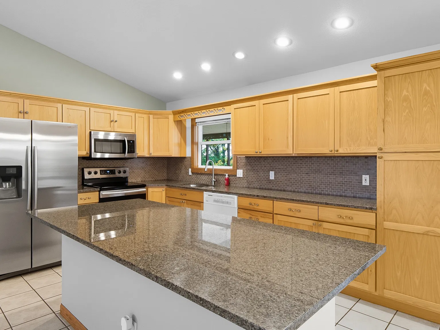 Single Family Home For Rent — Photo 4