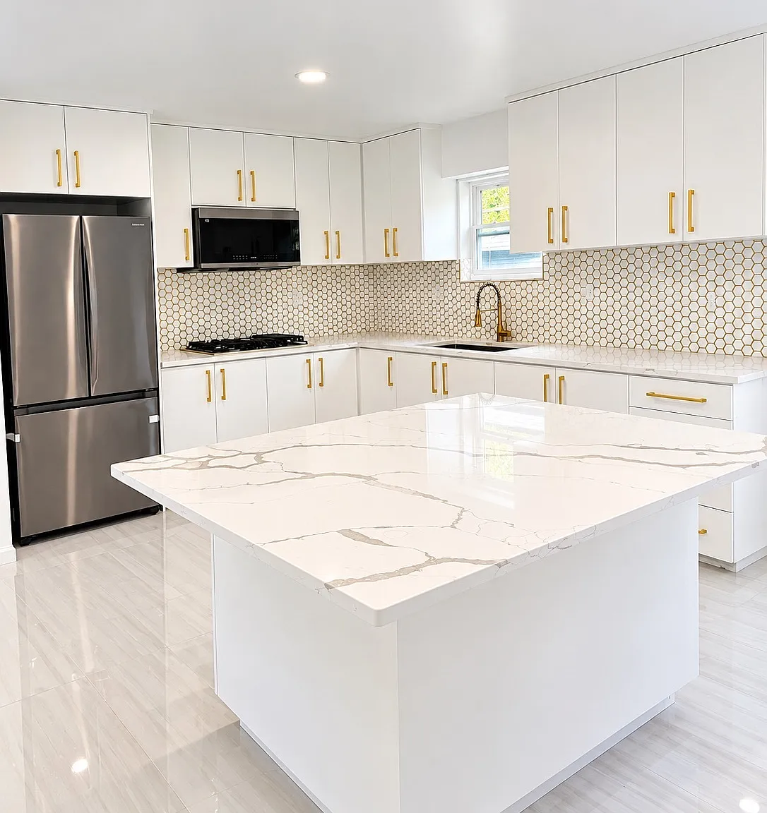 3 bed, 2.0 bath, 1400 sqft, $3,000 — Photo 2