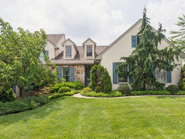 647 Homestead Dr, Elverson, PA 19520
