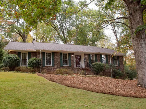 3753 River Oaks Ln, Mountain Brook, AL 35223