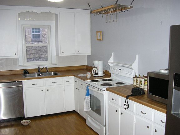 3rd image of 1347 Oliver St