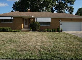 8050 Selwick Dr, Parma, OH 44129