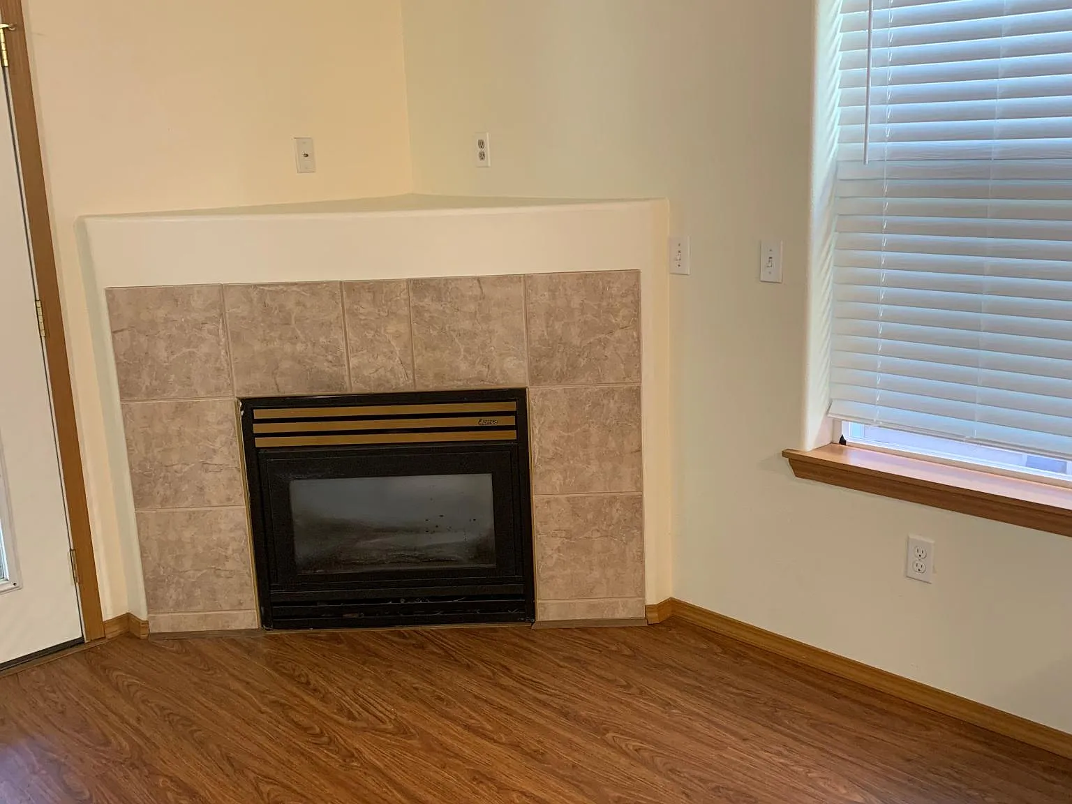 2 bed, 1.5 bath, 1290 sqft, $1,800 — Photo 3