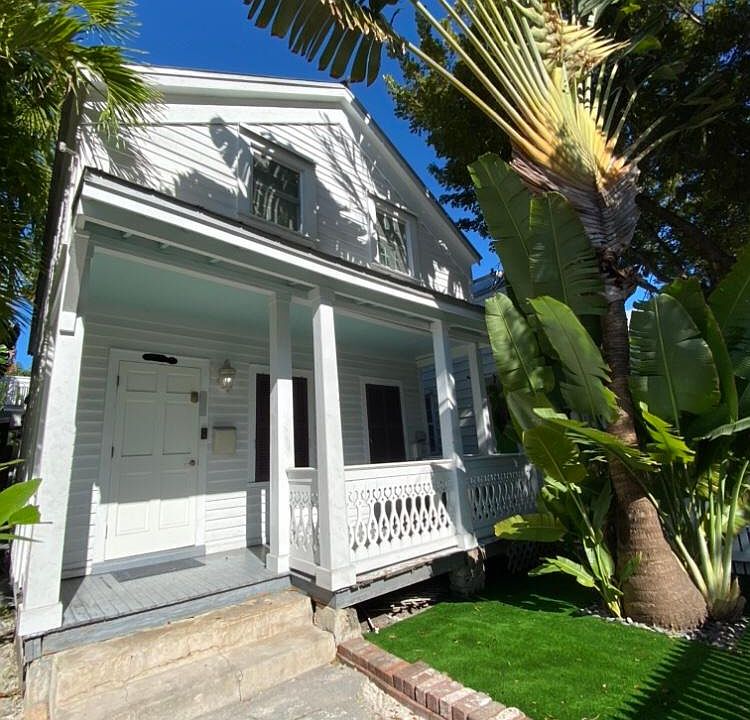 Front and private entrance to the townhouse.