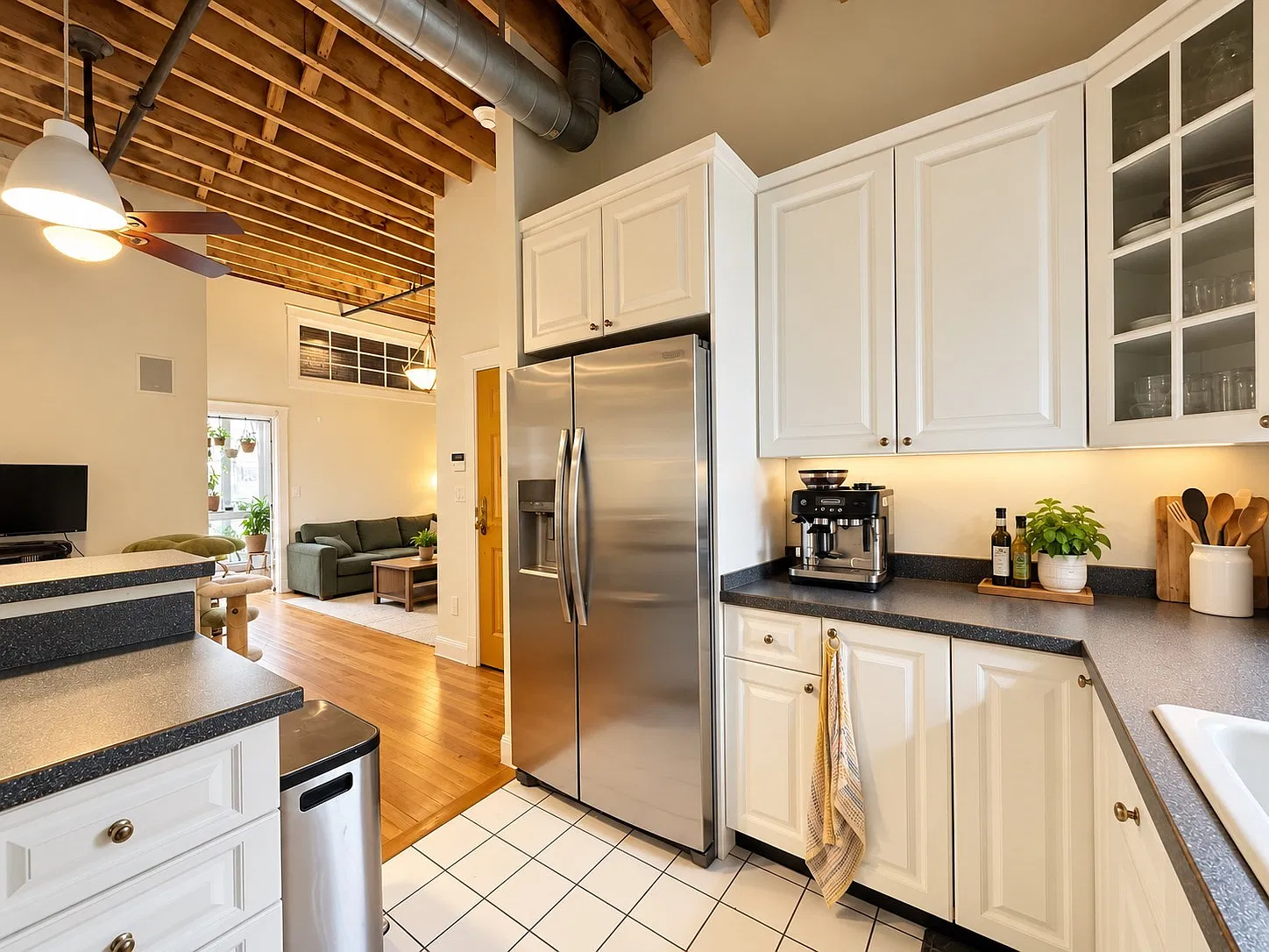 2 bed, 1.0 bath, 740 sqft, $3,200 — Photo 4