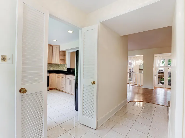 8509 Jeffersonian Ct — Photo 4