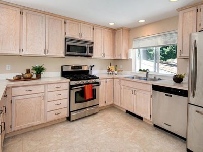 7543 11th Ave NE APT A, Seattle, WA, 98115