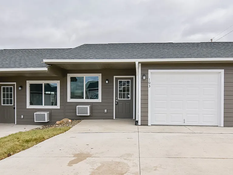 2218 Newton Rd — Photo 27