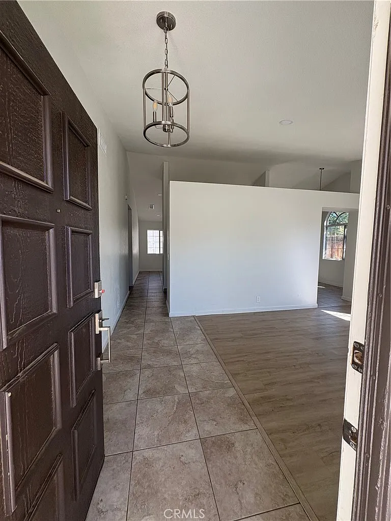 4 bed, 2.0 bath, 1944 sqft, $2,950 — Photo 2