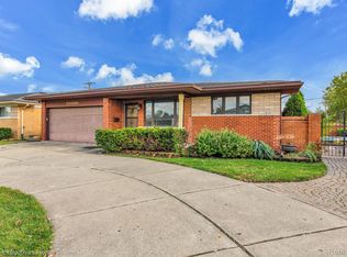 30010 Moulin Ave, Warren, MI 48088