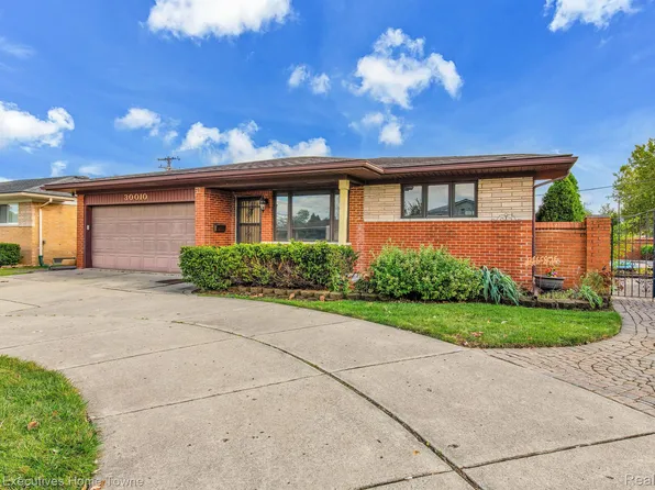 30010 Moulin Ave, Warren, MI 48088