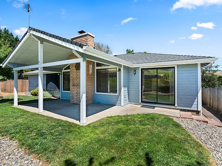 2890 Wedgewood Ln — Photo 1