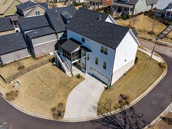 3rd image of 105 Red Bluff Dr