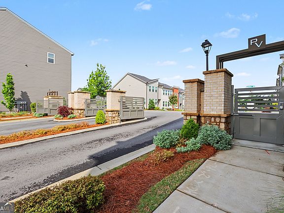 3rd image of 1569 Layton Ln NW