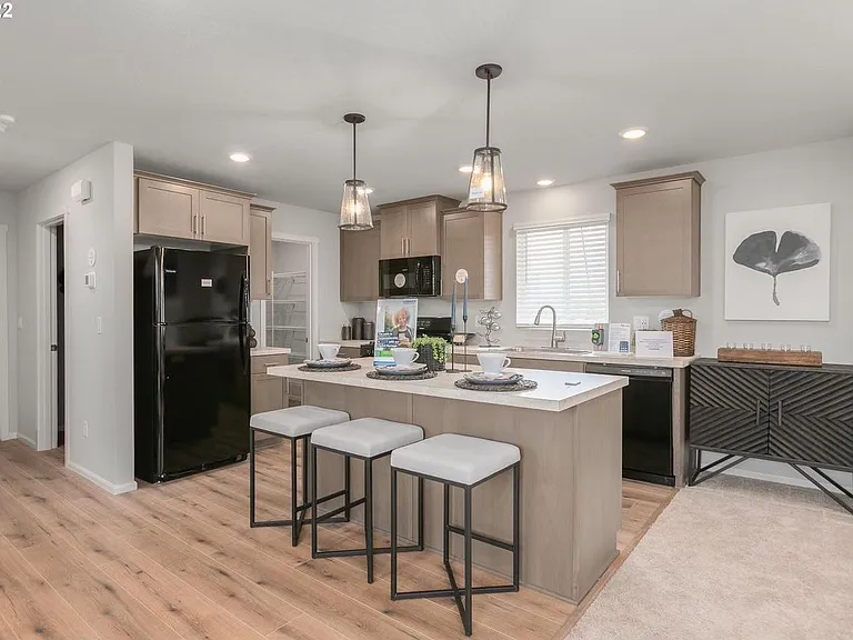 1658 Smith Dr — Photo 9