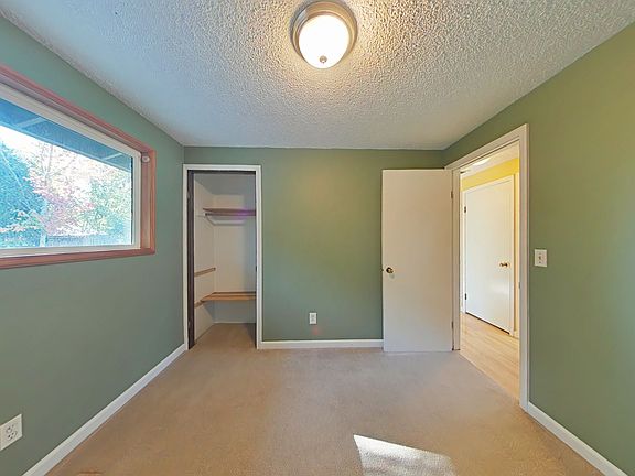 5th image of 3435 NE Canterbury Cir